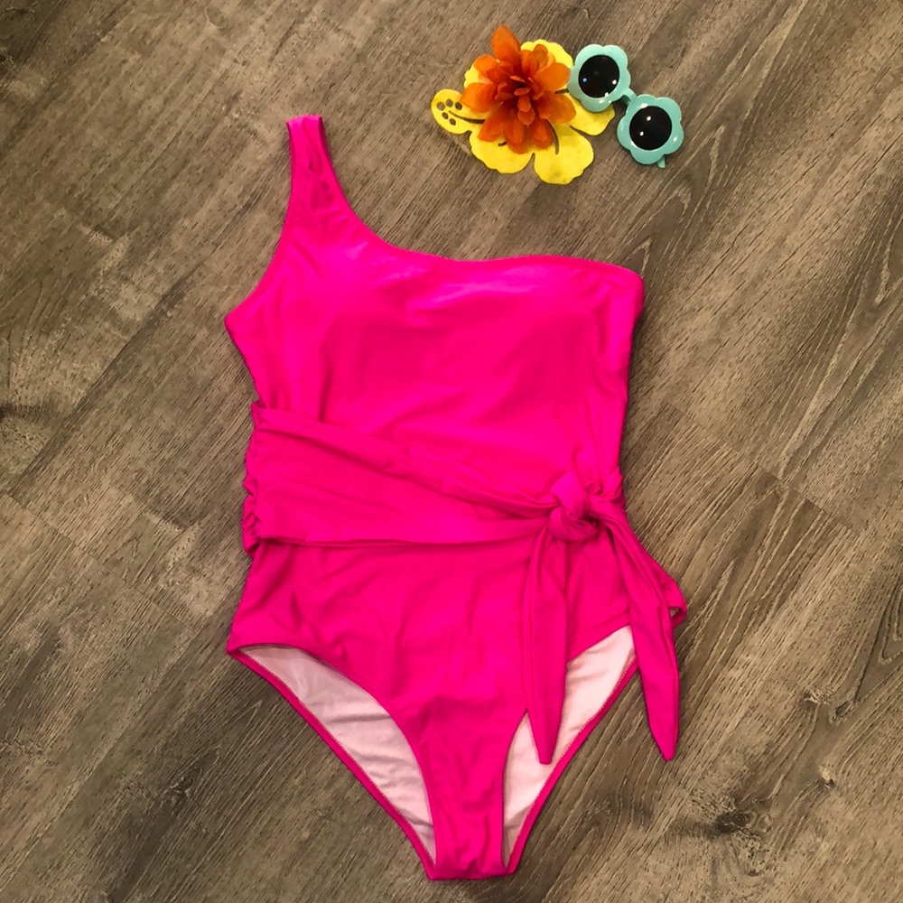 Swimwear Brand New, No Tag  🔴 Buy one and get one 50% off.‼️